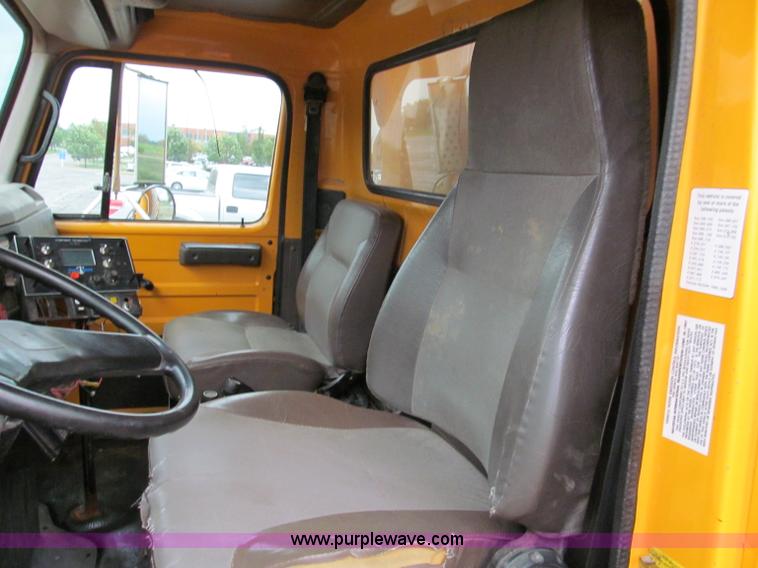 image for item E2155 1998 International 4900 dump truck