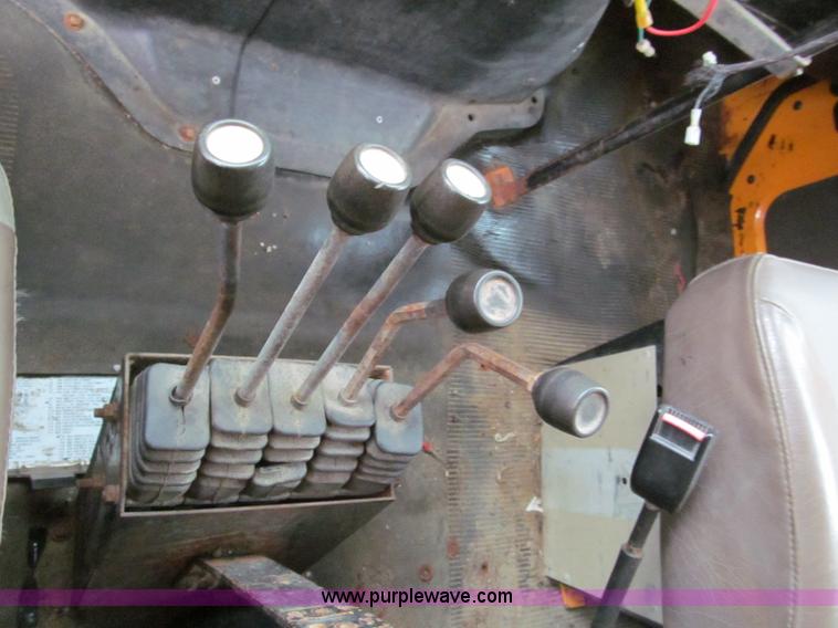 image for item E2155 1998 International 4900 dump truck