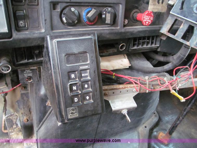 image for item E2155 1998 International 4900 dump truck