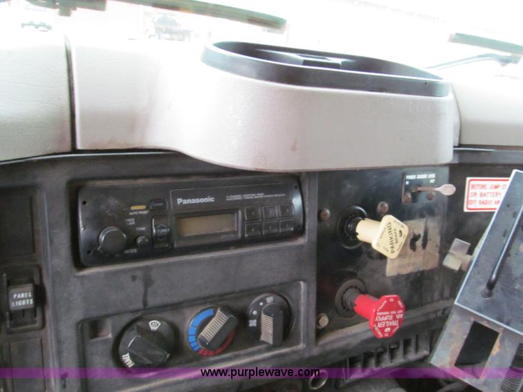 image for item E2155 1998 International 4900 dump truck