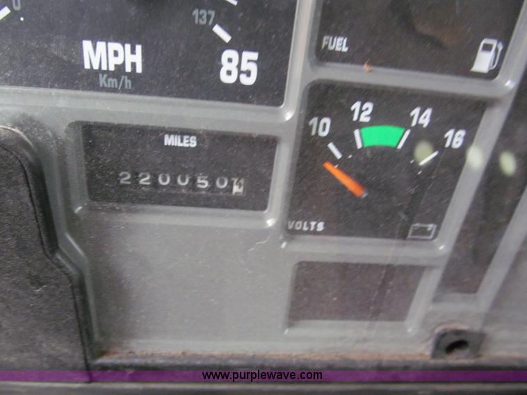 image for item E2155 1998 International 4900 dump truck