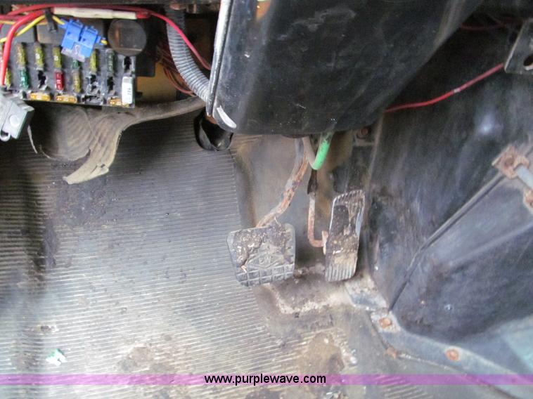 image for item E2155 1998 International 4900 dump truck