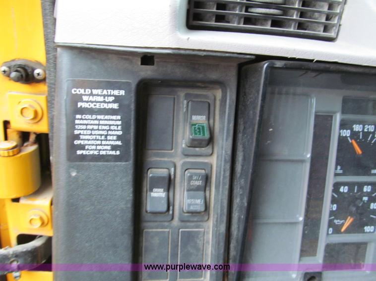 image for item E2155 1998 International 4900 dump truck