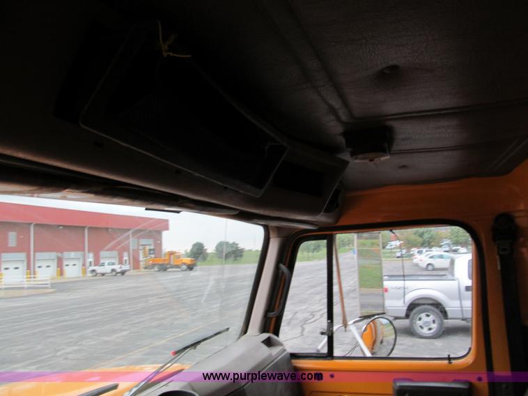 image for item E2155 1998 International 4900 dump truck