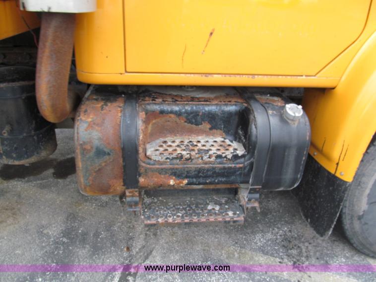 image for item E2155 1998 International 4900 dump truck