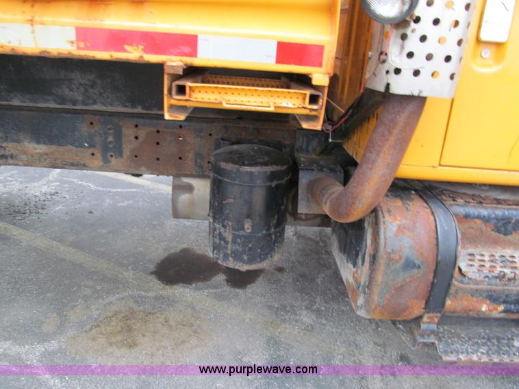 image for item E2155 1998 International 4900 dump truck