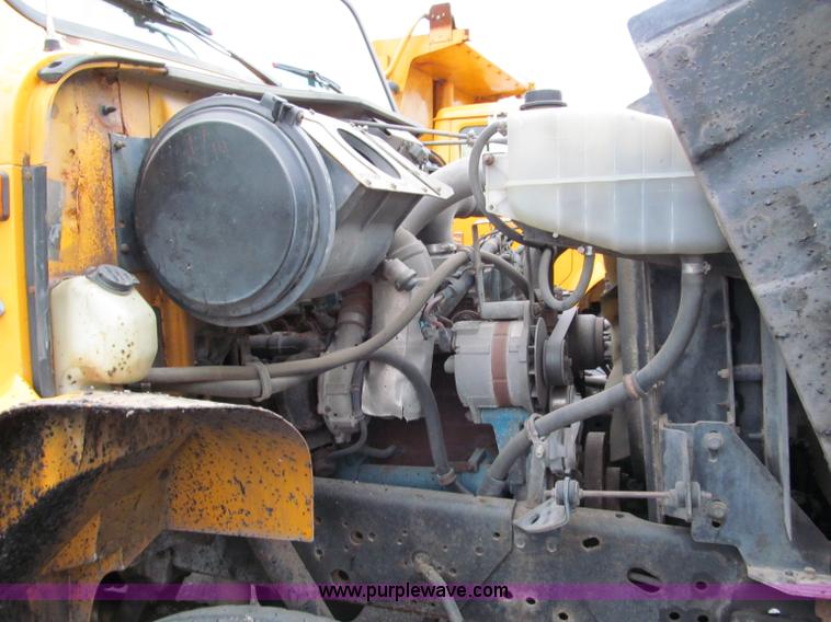 image for item E2155 1998 International 4900 dump truck