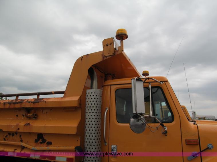 image for item E2155 1998 International 4900 dump truck