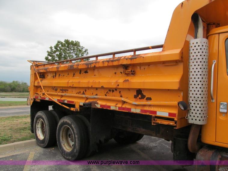 image for item E2155 1998 International 4900 dump truck