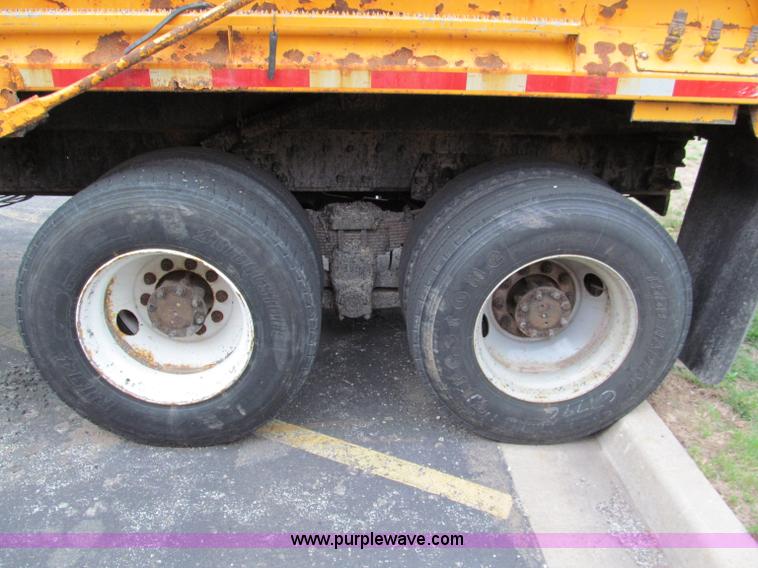 image for item E2155 1998 International 4900 dump truck