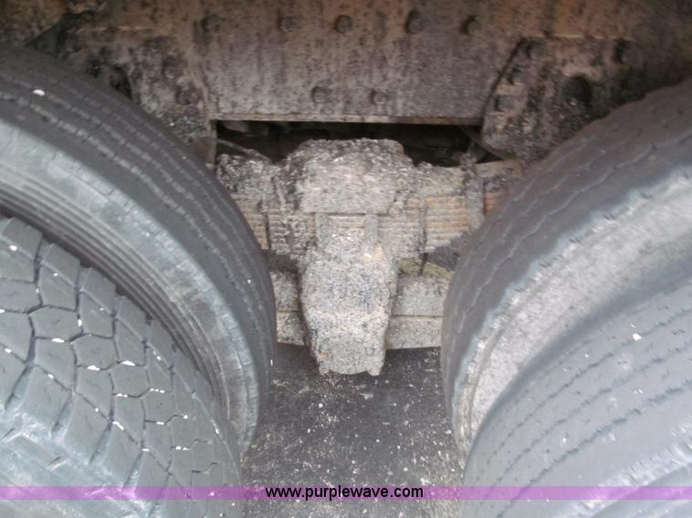 image for item E2155 1998 International 4900 dump truck