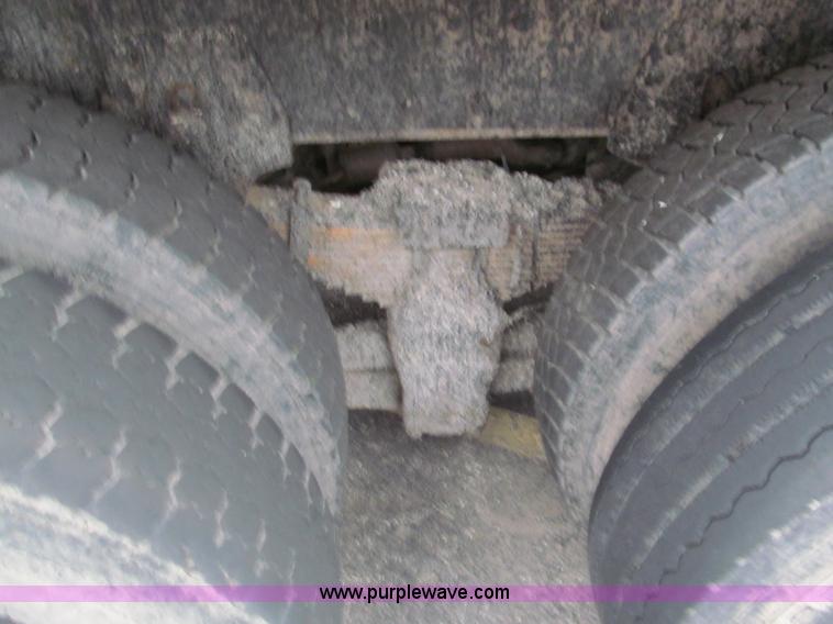 image for item E2155 1998 International 4900 dump truck