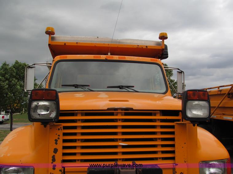 image for item E2155 1998 International 4900 dump truck