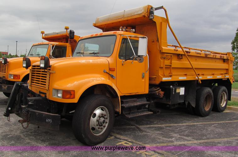 image for item E2156 1999 International 4900 dump truck