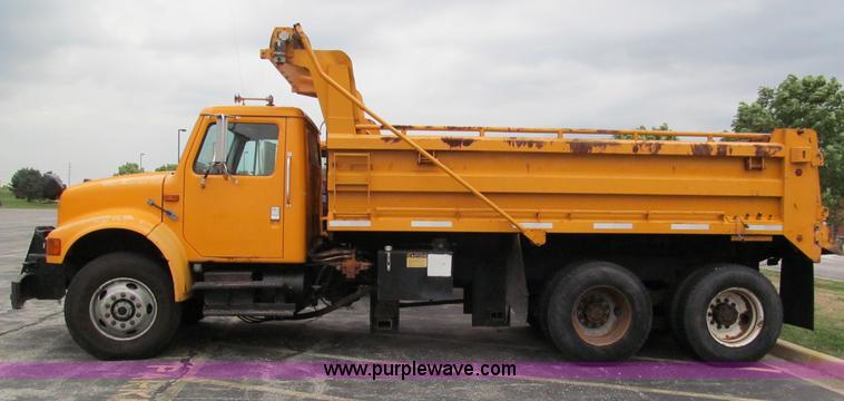 image for item E2156 1999 International 4900 dump truck