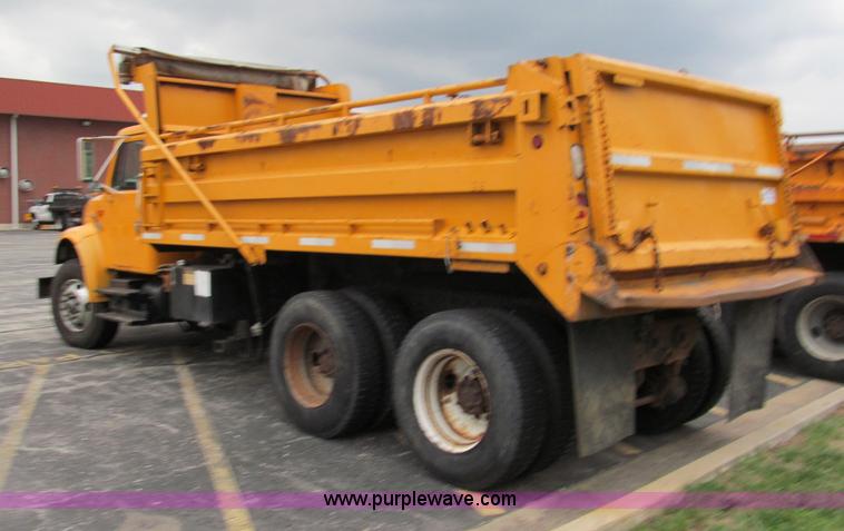 image for item E2156 1999 International 4900 dump truck