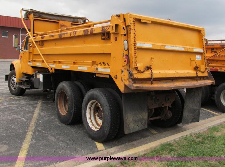 image for item E2156 1999 International 4900 dump truck