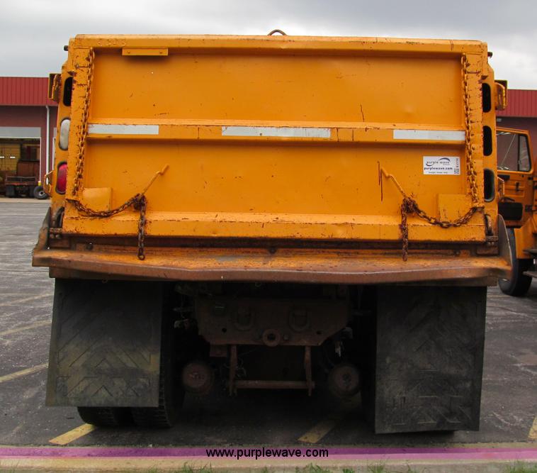 image for item E2156 1999 International 4900 dump truck