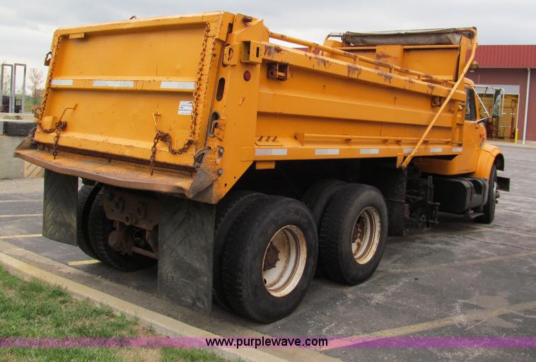 image for item E2156 1999 International 4900 dump truck