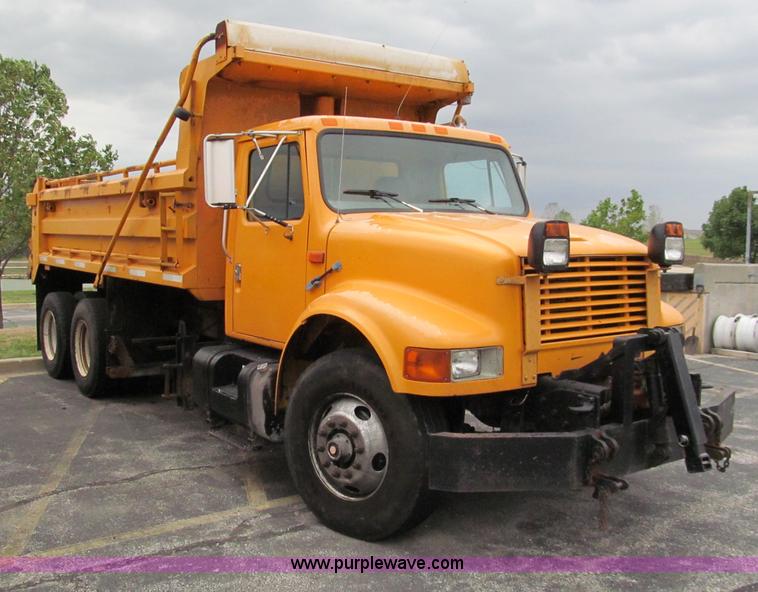 image for item E2156 1999 International 4900 dump truck