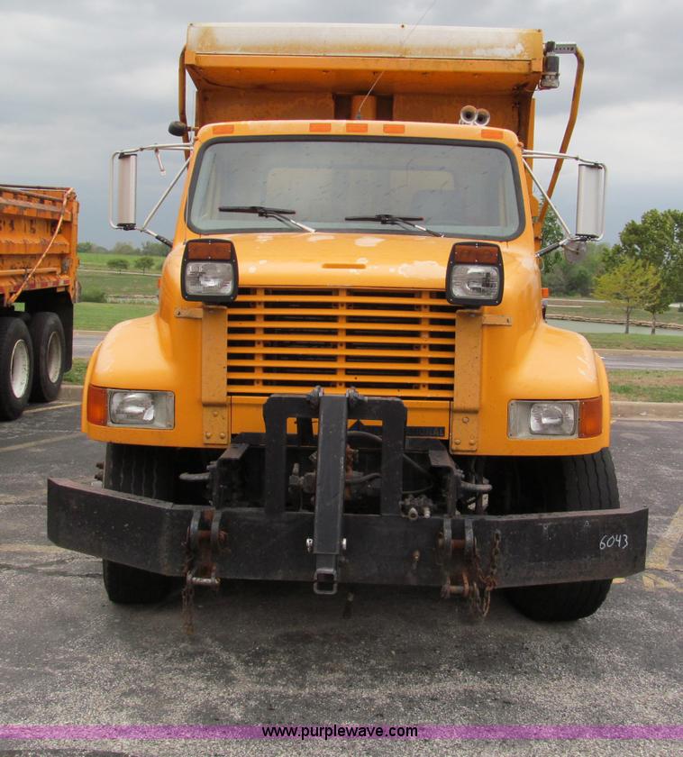 image for item E2156 1999 International 4900 dump truck