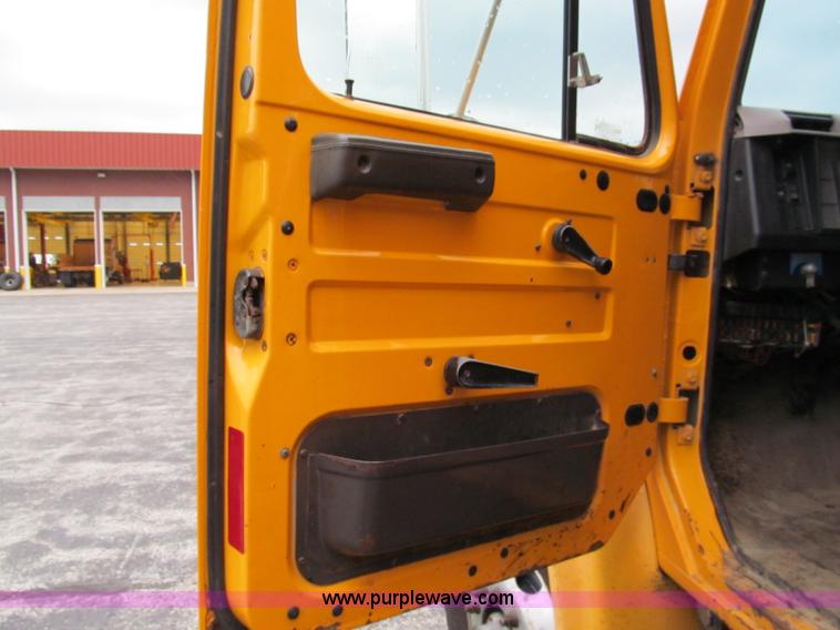 image for item E2156 1999 International 4900 dump truck