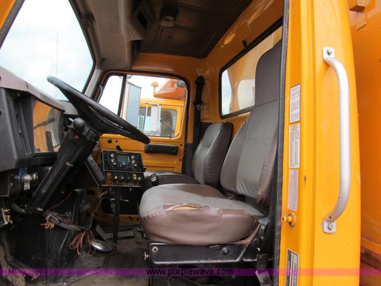 image for item E2156 1999 International 4900 dump truck