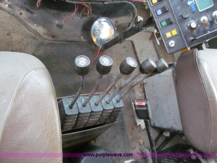 image for item E2156 1999 International 4900 dump truck