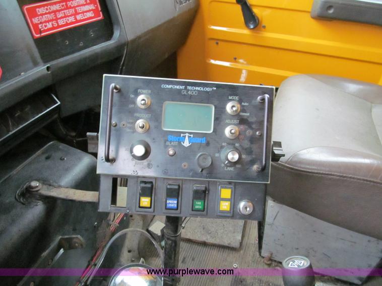 image for item E2156 1999 International 4900 dump truck