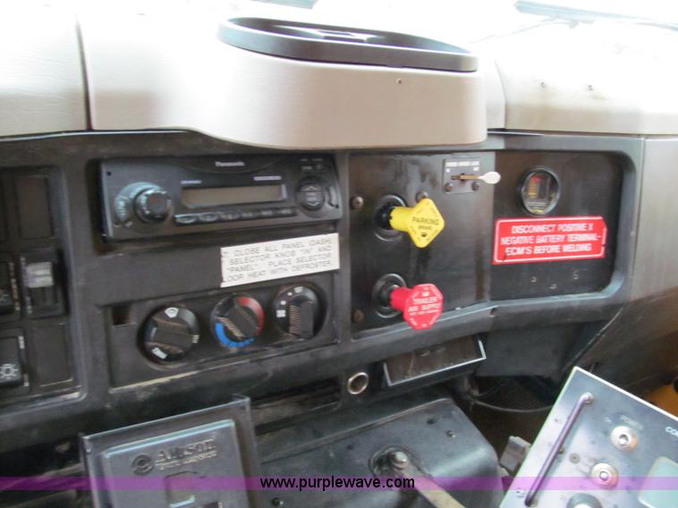 image for item E2156 1999 International 4900 dump truck