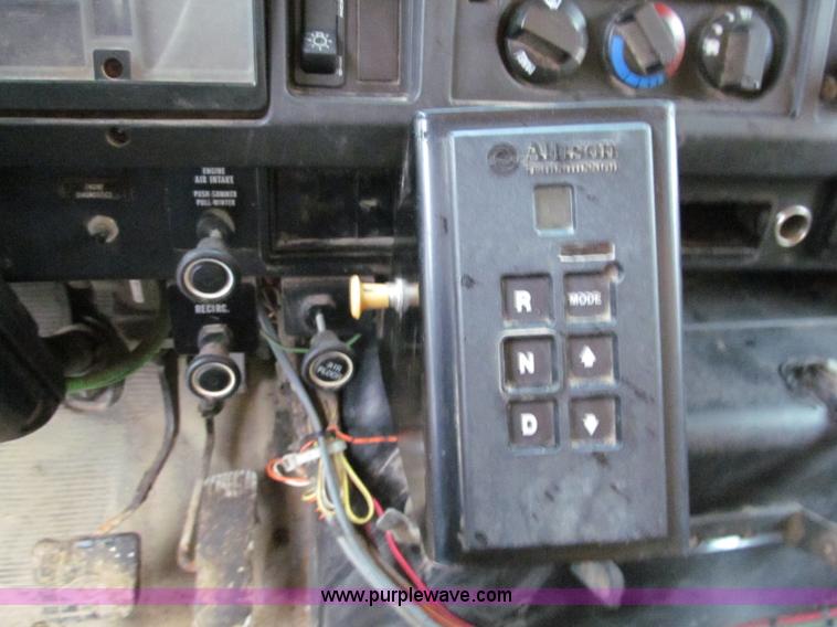 image for item E2156 1999 International 4900 dump truck