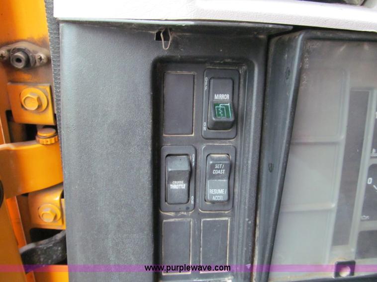 image for item E2156 1999 International 4900 dump truck