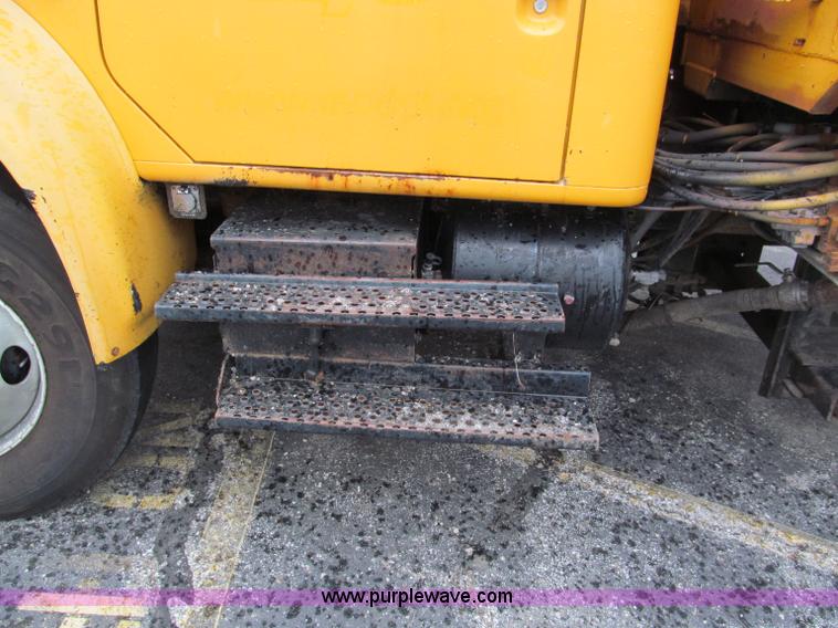 image for item E2156 1999 International 4900 dump truck