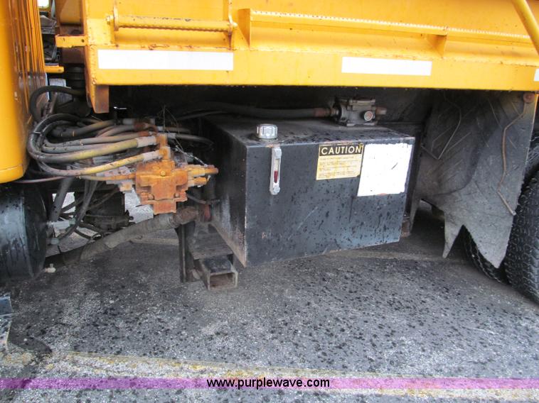 image for item E2156 1999 International 4900 dump truck