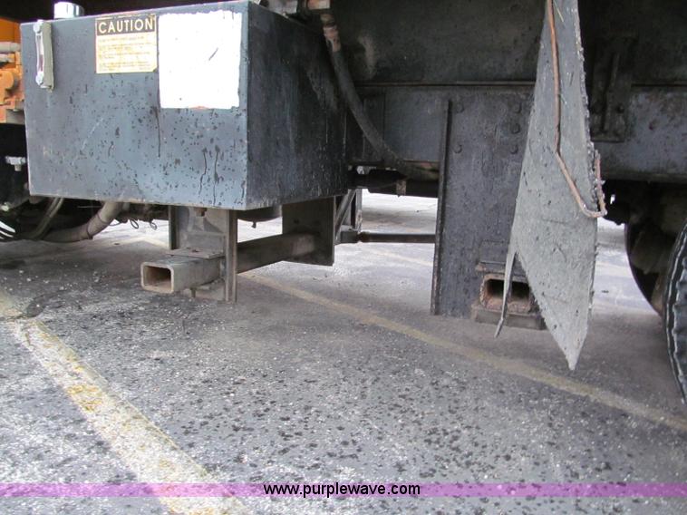 image for item E2156 1999 International 4900 dump truck