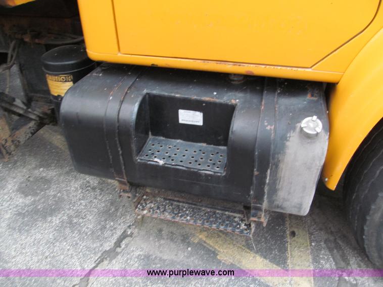 image for item E2156 1999 International 4900 dump truck