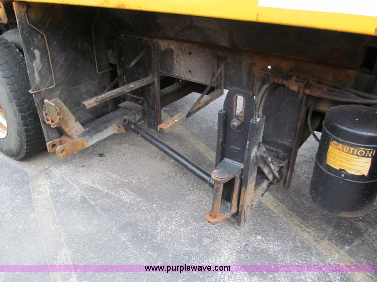 image for item E2156 1999 International 4900 dump truck