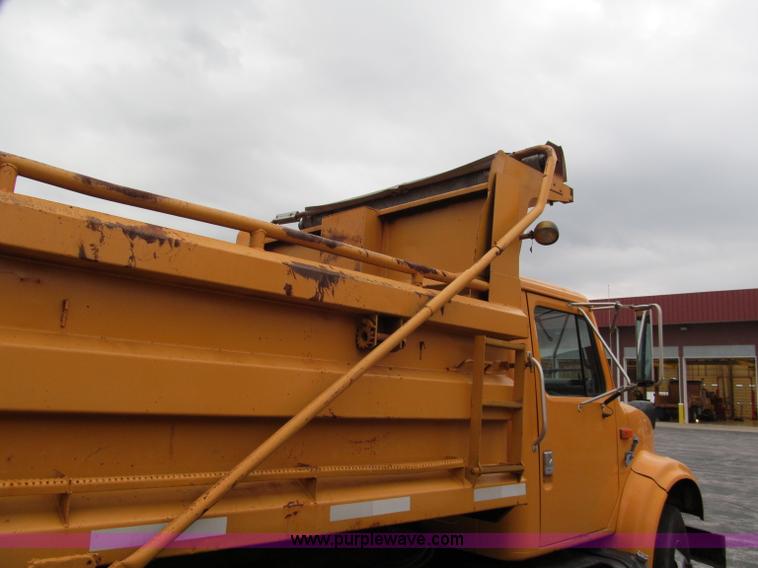 image for item E2156 1999 International 4900 dump truck