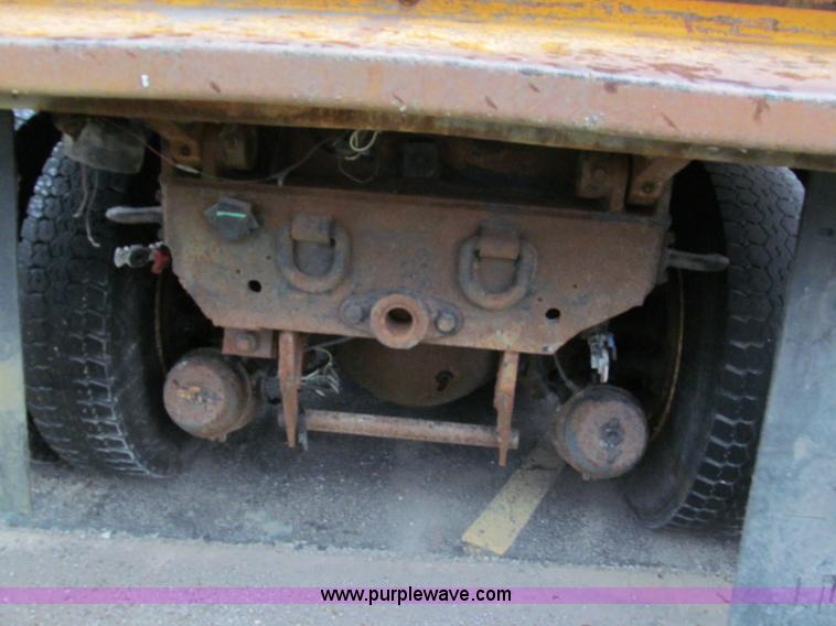 image for item E2156 1999 International 4900 dump truck