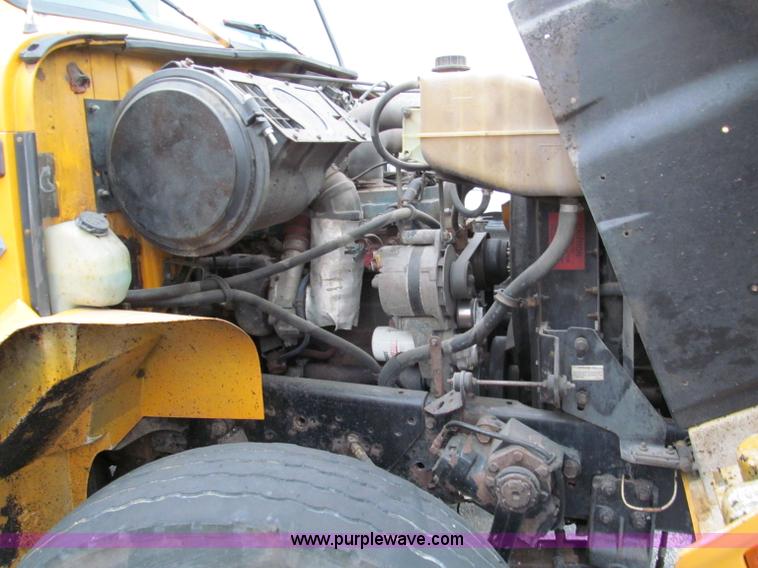 image for item E2156 1999 International 4900 dump truck