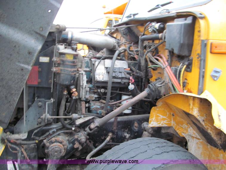 image for item E2156 1999 International 4900 dump truck