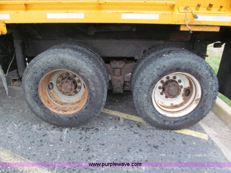 image for item E2156 1999 International 4900 dump truck