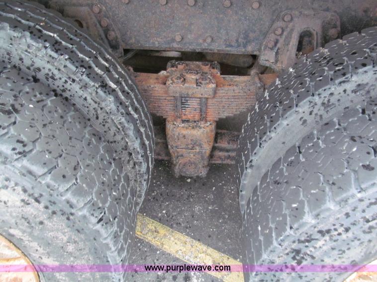 image for item E2156 1999 International 4900 dump truck