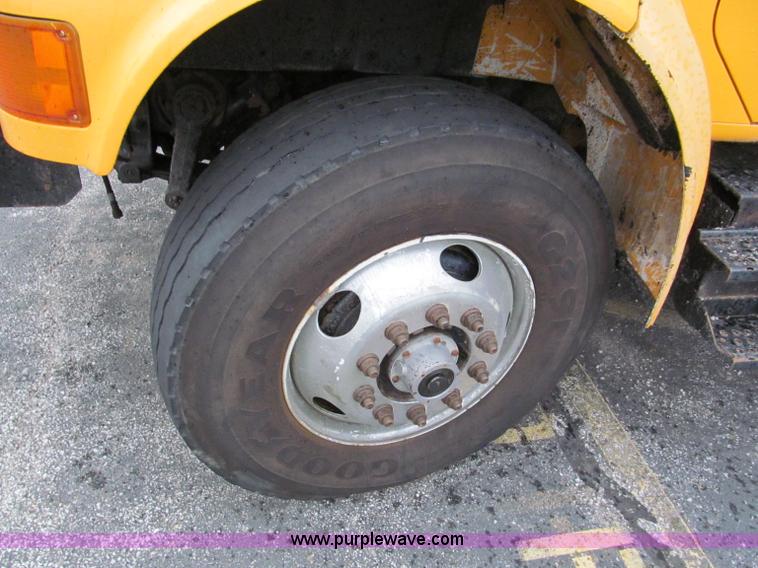 image for item E2156 1999 International 4900 dump truck