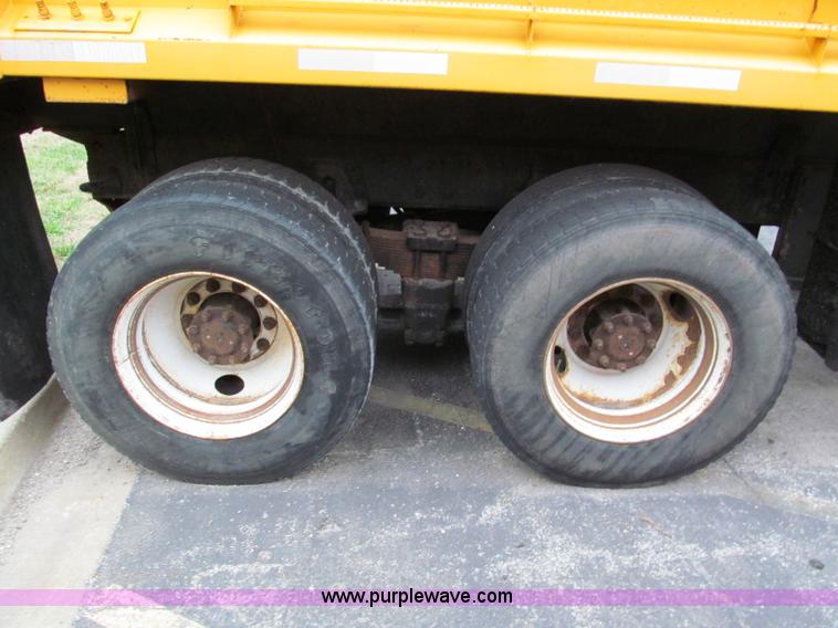 image for item E2156 1999 International 4900 dump truck