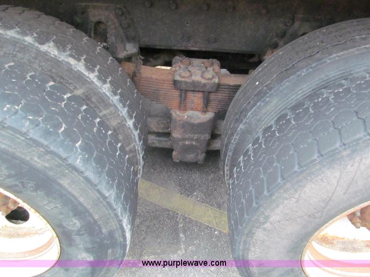 image for item E2156 1999 International 4900 dump truck