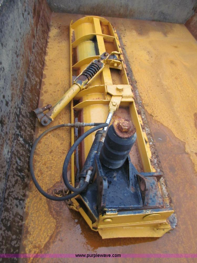 image for item E2156 1999 International 4900 dump truck