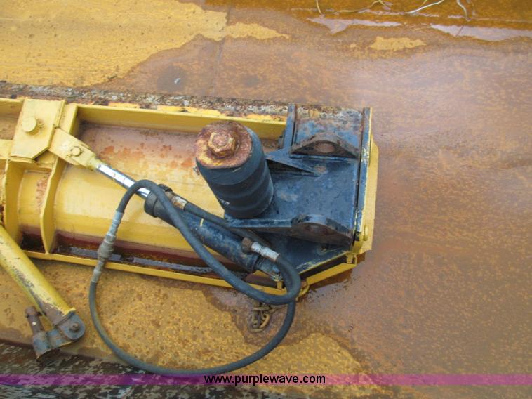 image for item E2156 1999 International 4900 dump truck