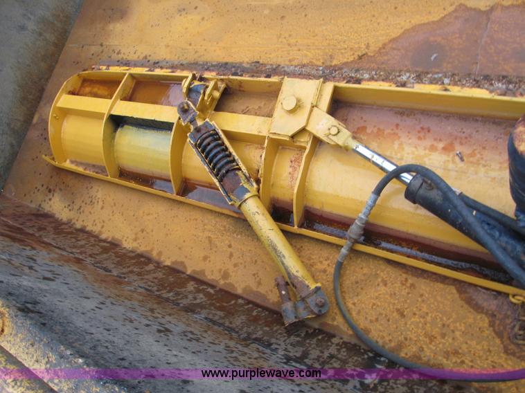 image for item E2156 1999 International 4900 dump truck