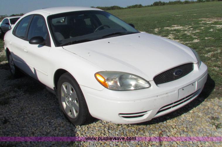 image for item E8041 2004 Ford Taurus LX